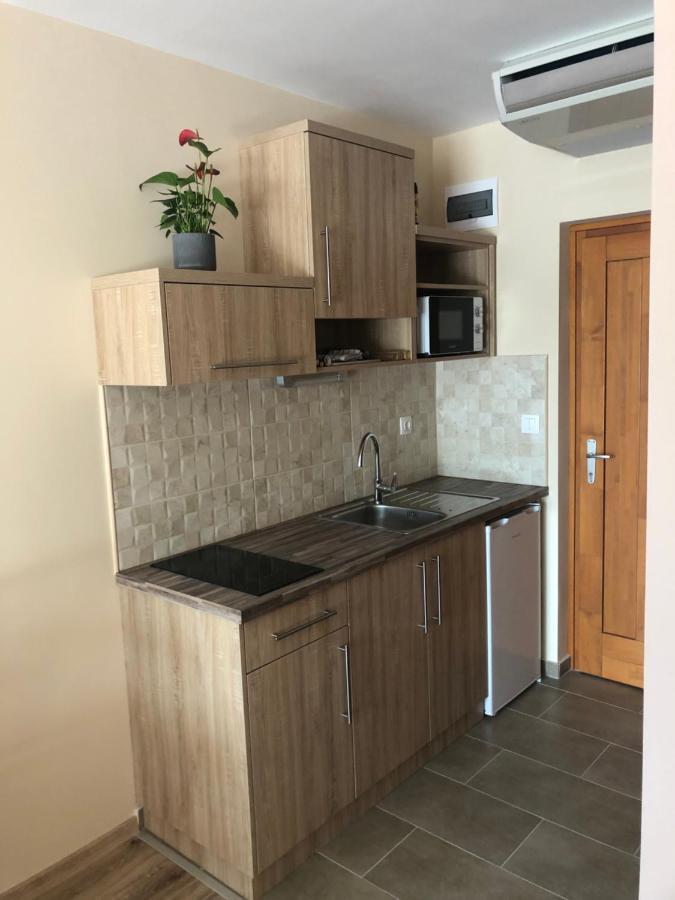 Castellum Apartmanhaz Gyula Buitenkant foto