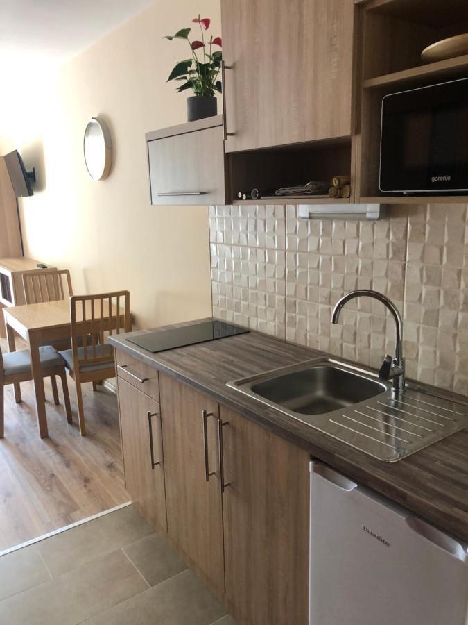 Castellum Apartmanhaz Gyula Buitenkant foto
