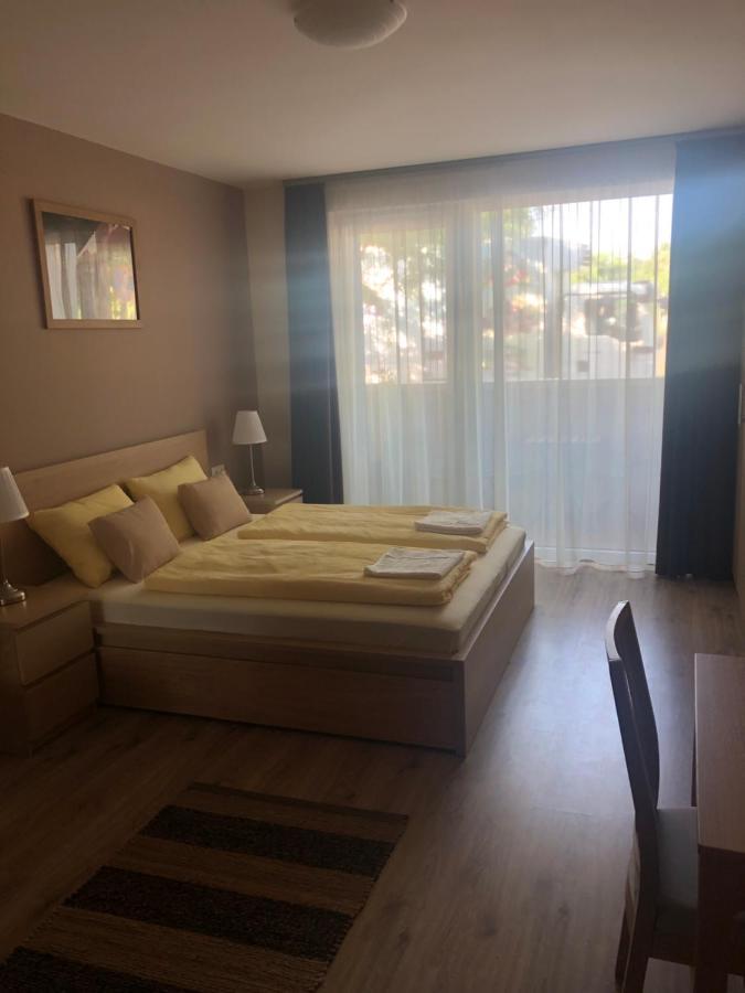 Castellum Apartmanhaz Gyula Buitenkant foto