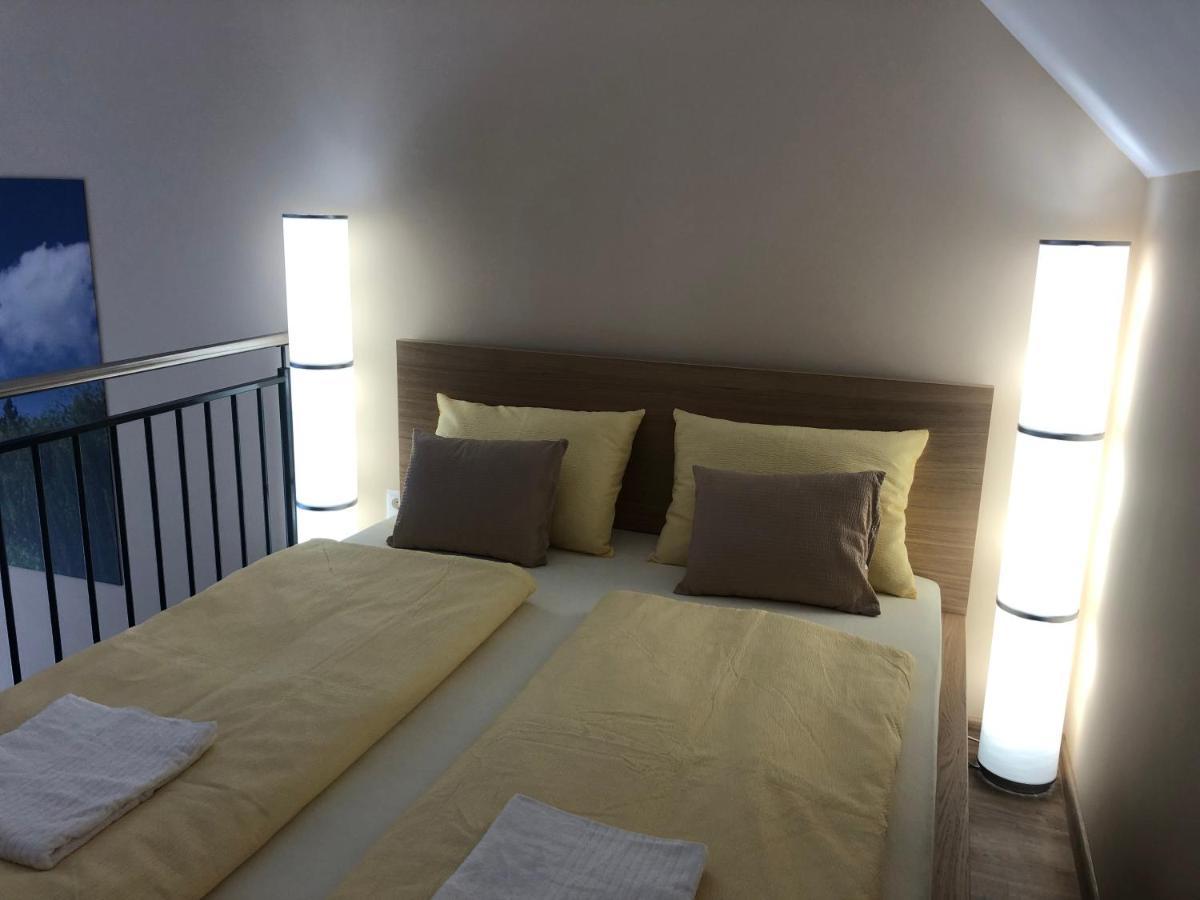 Castellum Apartmanhaz Gyula Buitenkant foto
