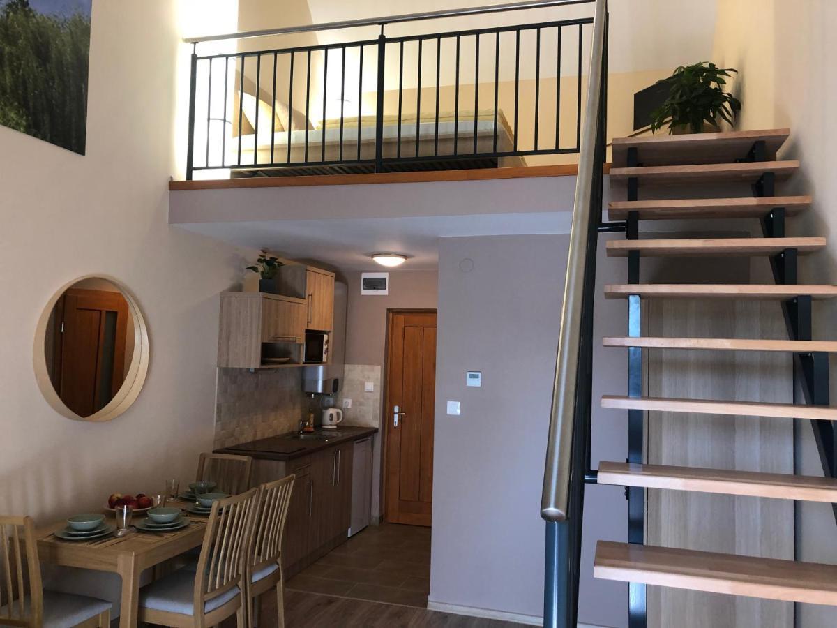 Castellum Apartmanhaz Gyula Buitenkant foto