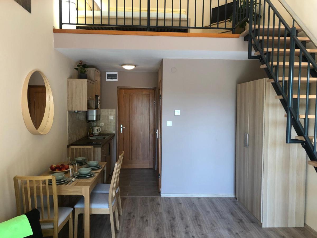 Castellum Apartmanhaz Gyula Buitenkant foto