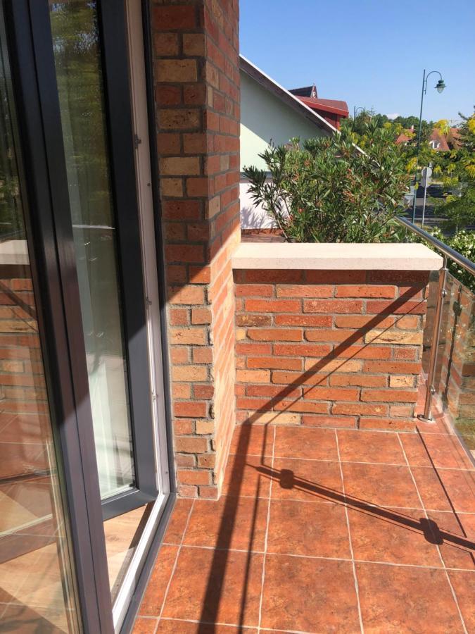 Castellum Apartmanhaz Gyula Buitenkant foto