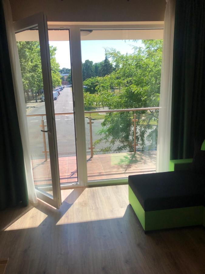 Castellum Apartmanhaz Gyula Buitenkant foto