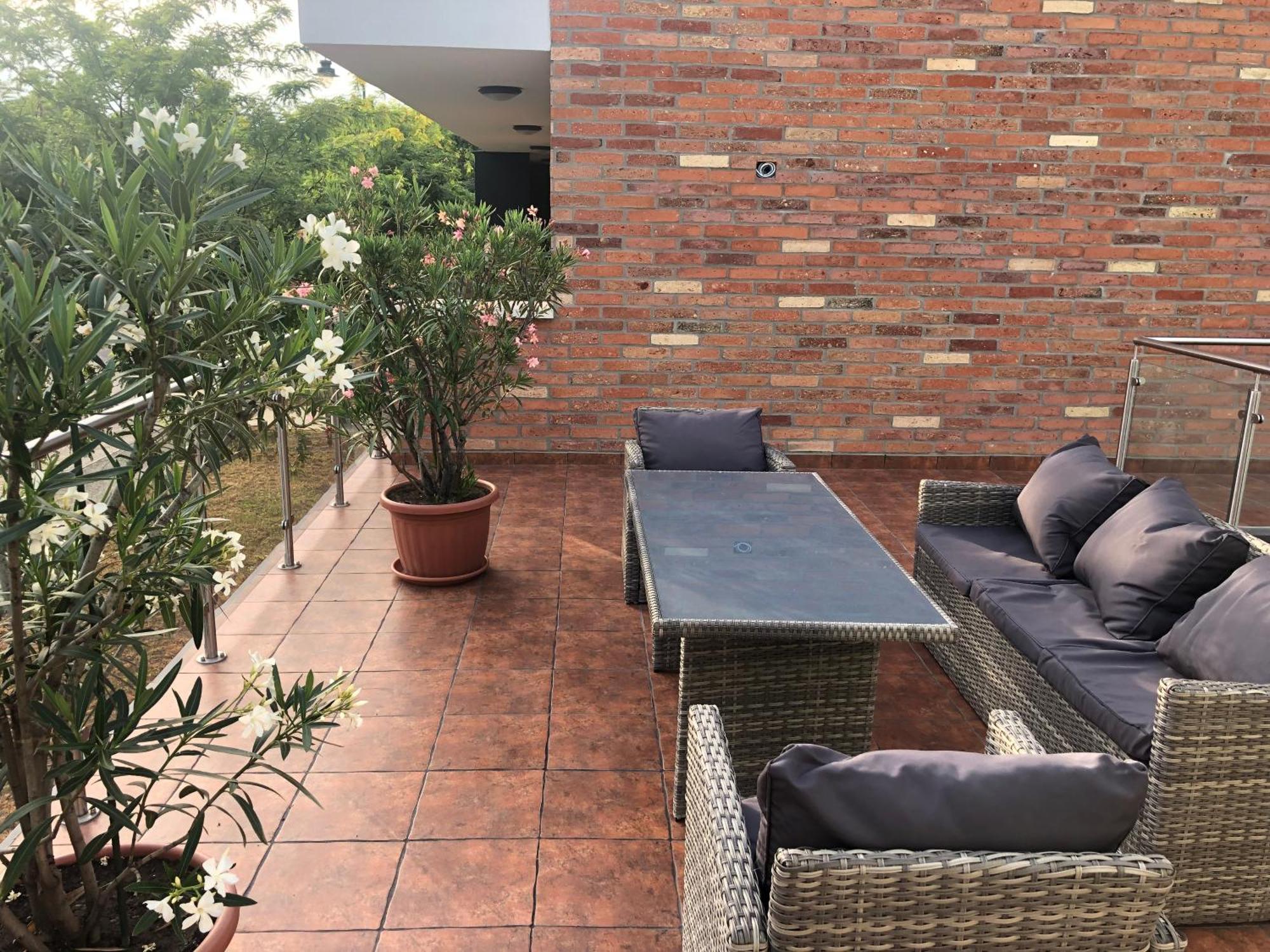 Castellum Apartmanhaz Gyula Buitenkant foto