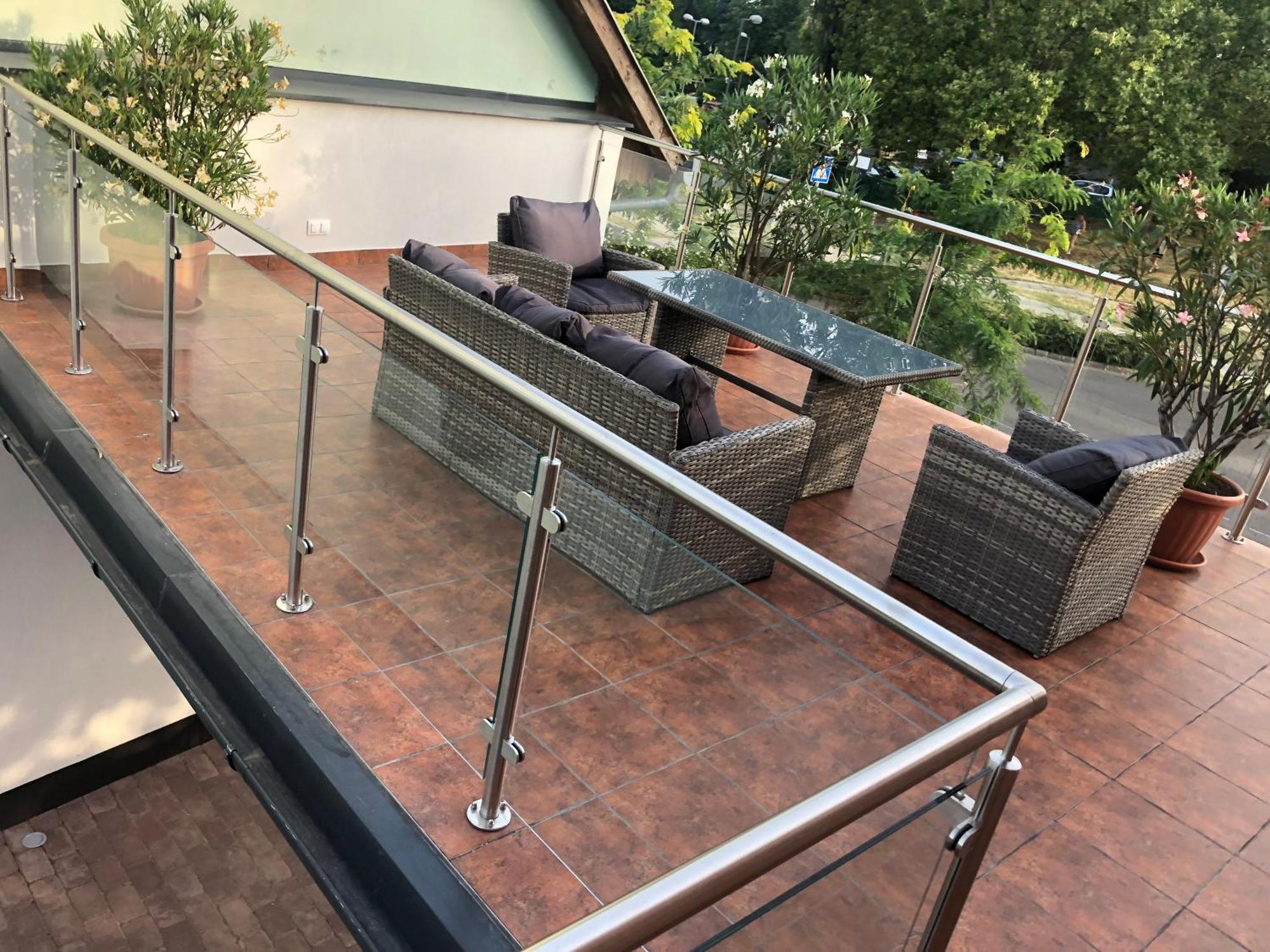 Castellum Apartmanhaz Gyula Buitenkant foto